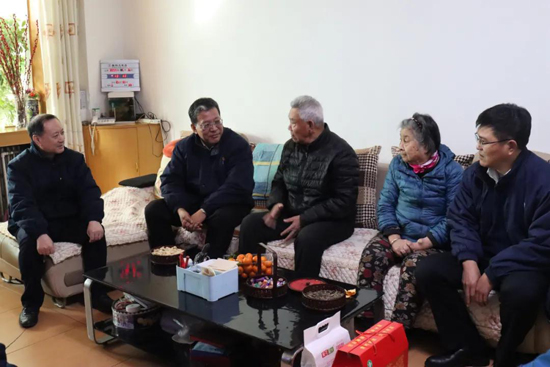 中國船舶風(fēng)帆公司開(kāi)展老干部、困難員工慰問(wèn)活動(dòng)